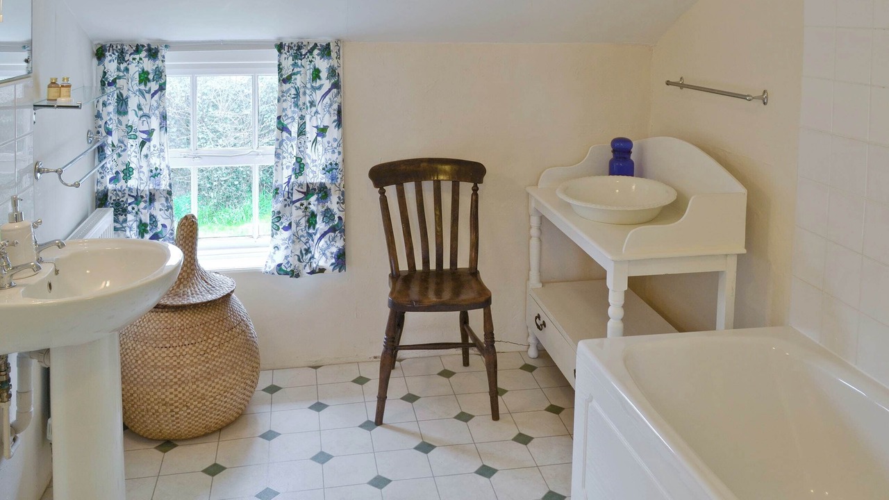 Photo of Bathroom in Knodishall