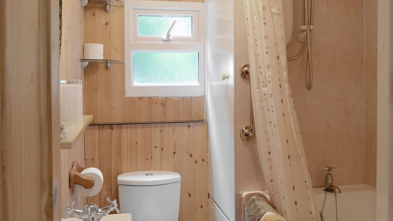 Photo of Bathroom in St. Gennys