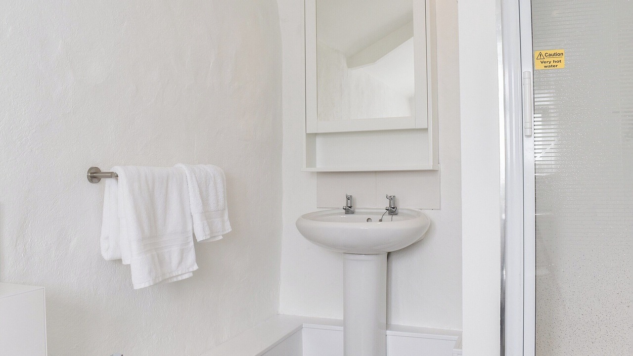 Photo of Bathroom in Tintagel