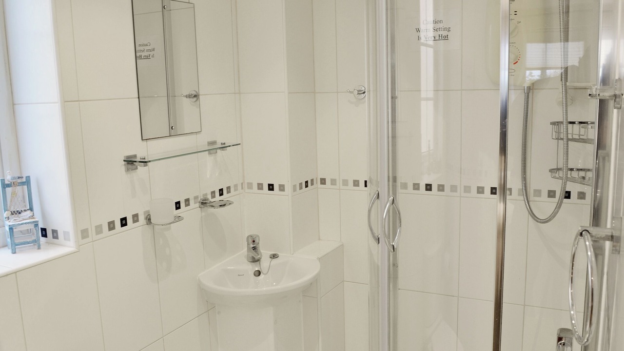 Photo of Bathroom in Crantock