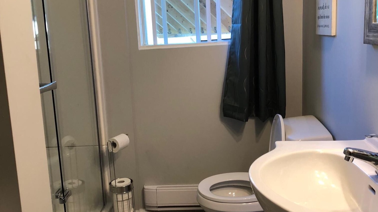 Photo of Bathroom in Jonquiere