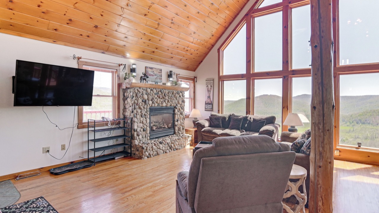 Photo of Livingroom in Mountain Base