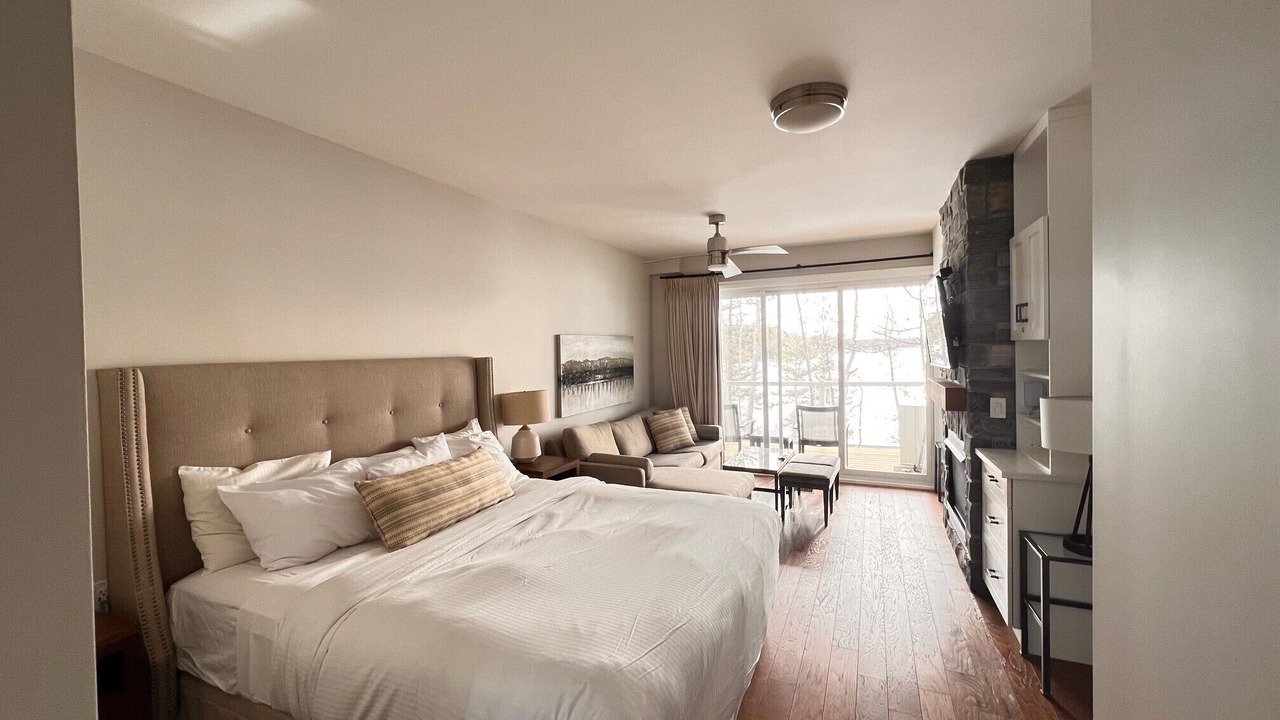 Photo of Bedroom in Muskoka Lakes