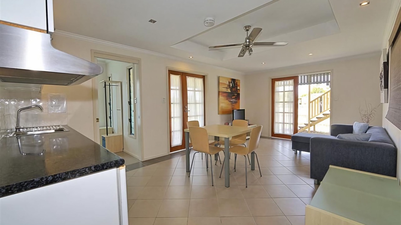 Photo of Others in Elliott Heads