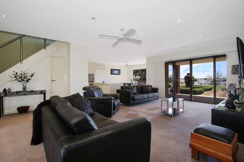 Photo of Livingroom in Yarrawonga