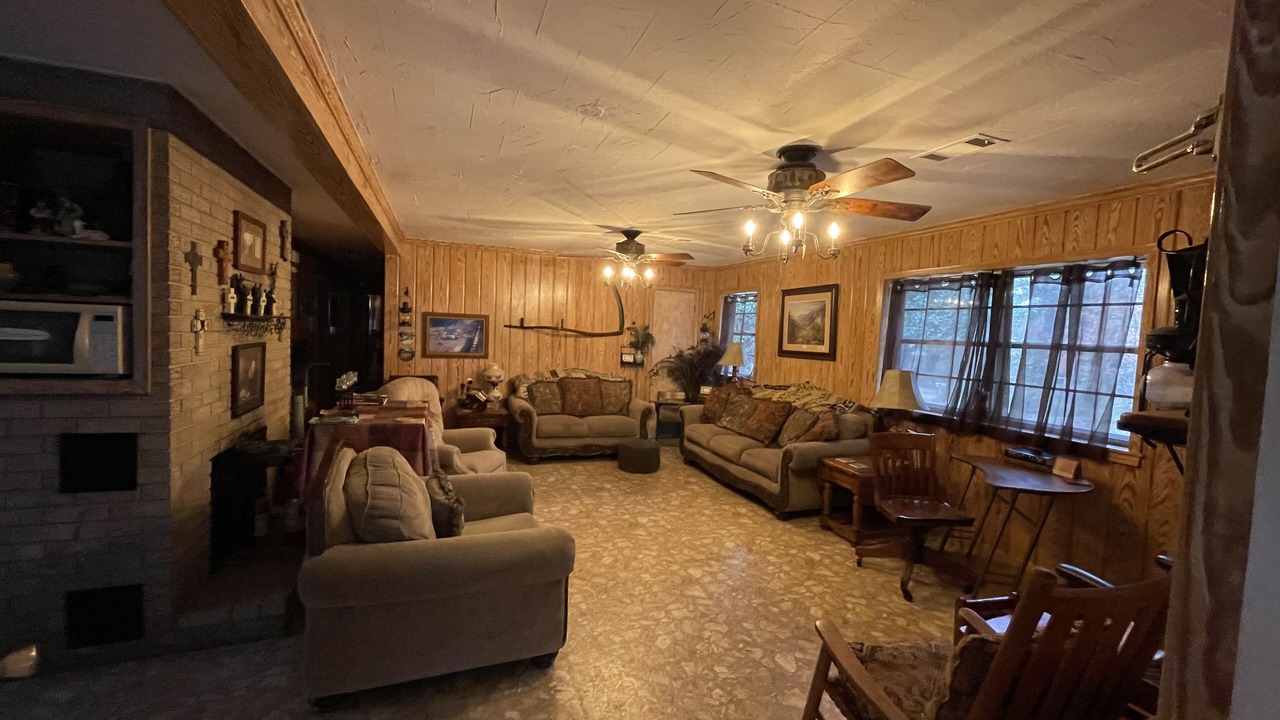 Photo of Livingroom in Curtis