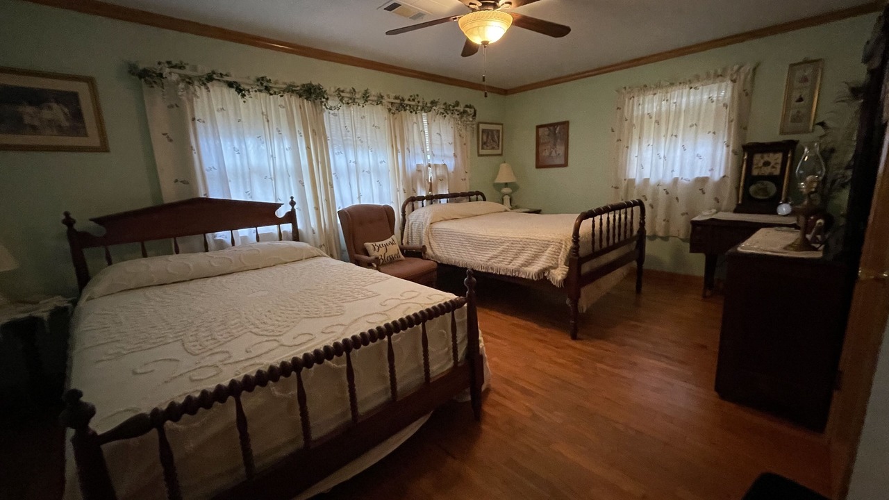 Photo of Bedroom in Curtis