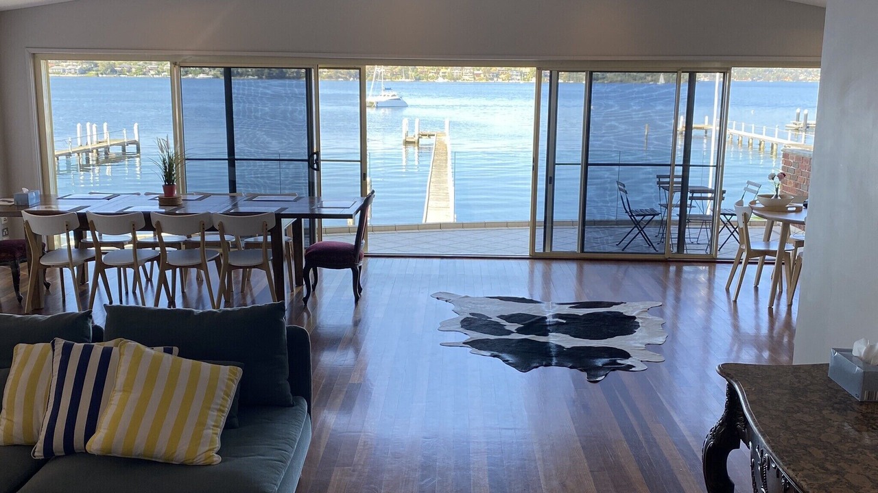 Photo of Livingroom in Point Clare