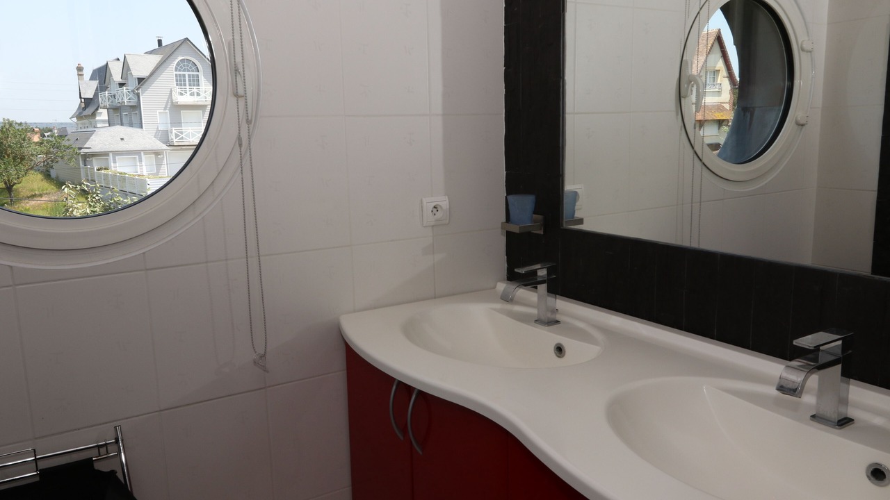Photo of Bathroom in Benerville-sur-Mer
