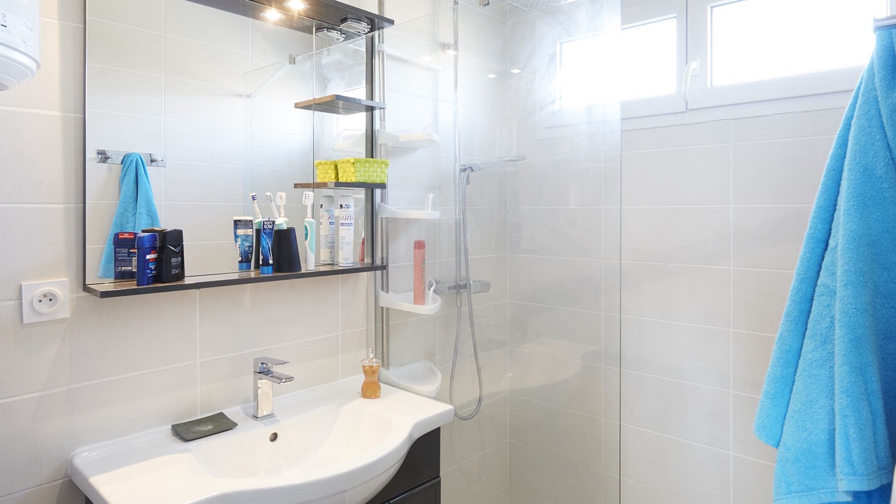 Photo of Bathroom in Chateauneuf-de-Galaure