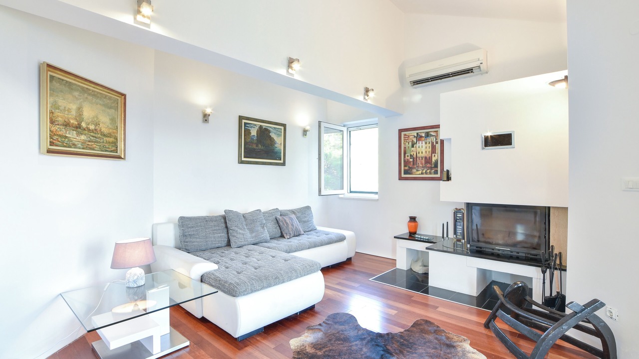 Photo of Livingroom in Krizni rat