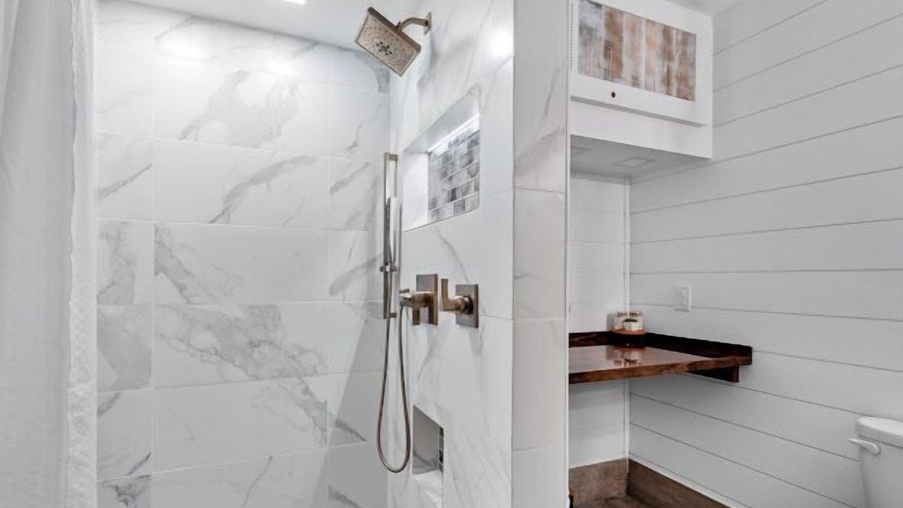 Photo of Bathroom in Thomas Drive