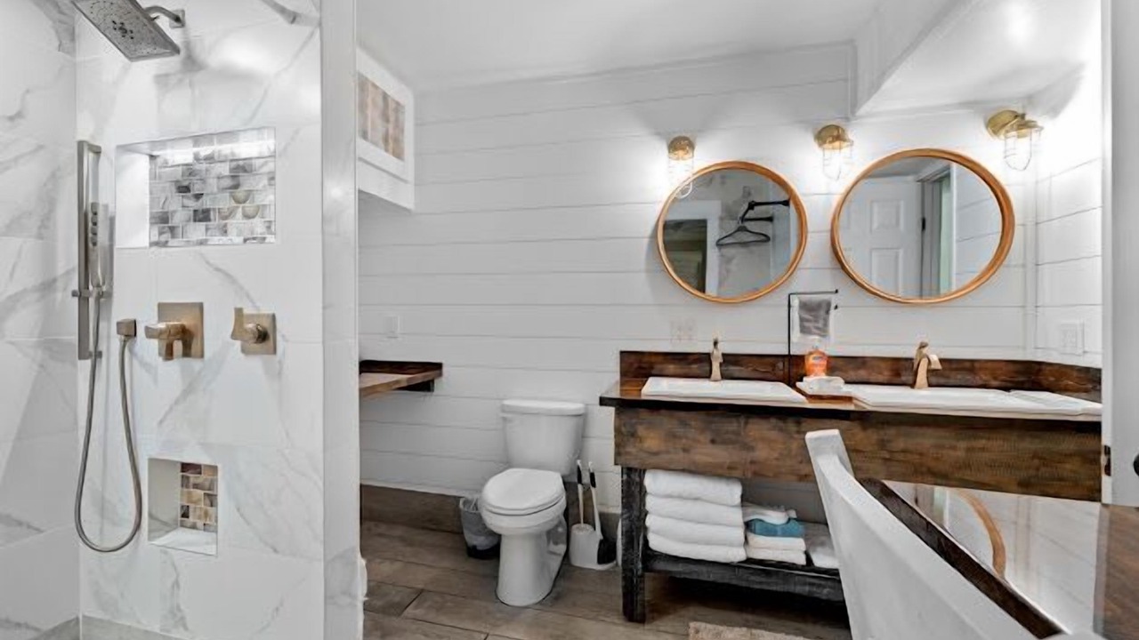 Photo of Bathroom in Thomas Drive