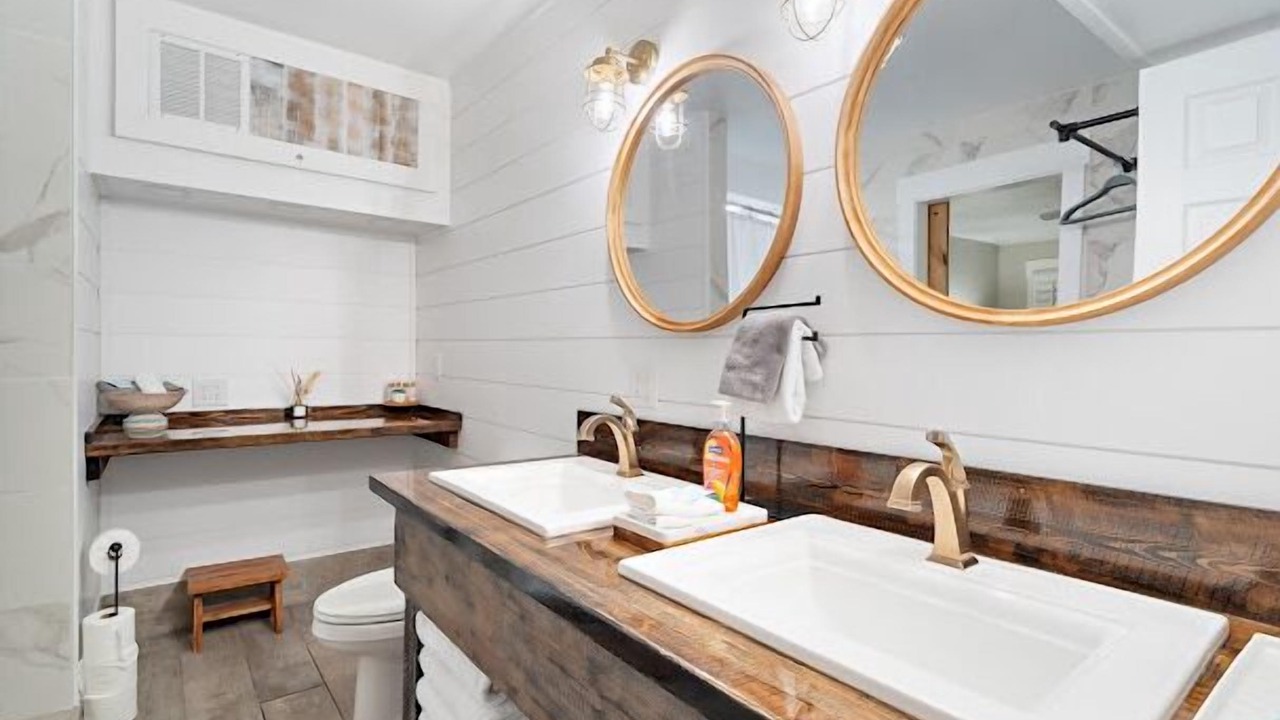 Photo of Bathroom in Thomas Drive