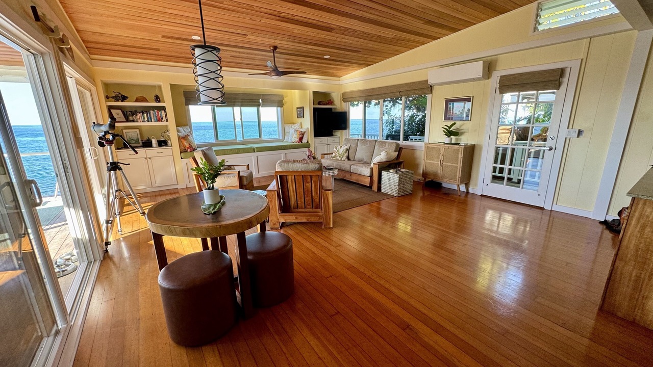 Photo of Others in Kahaluu Bay