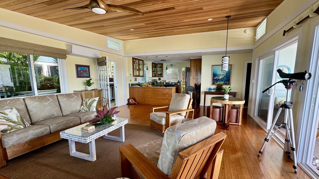 Photo of Others in Kahaluu Bay