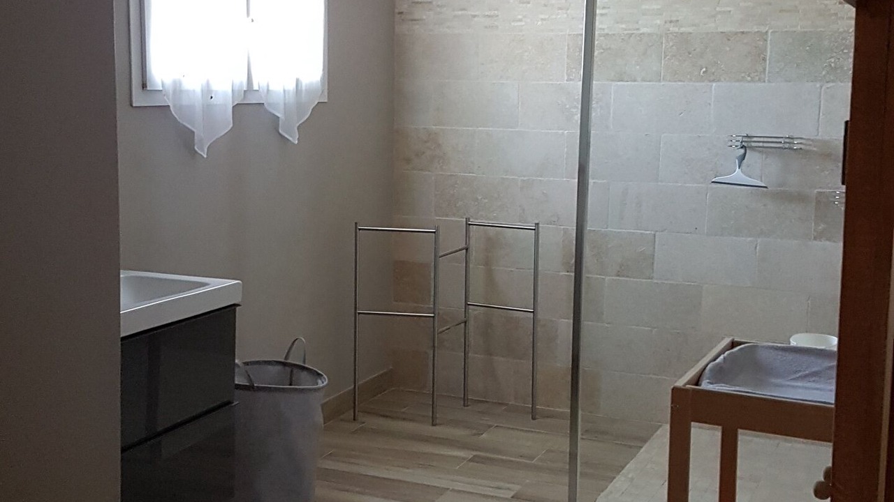 Photo of Bathroom in Sainte-Cecile-les-Vignes