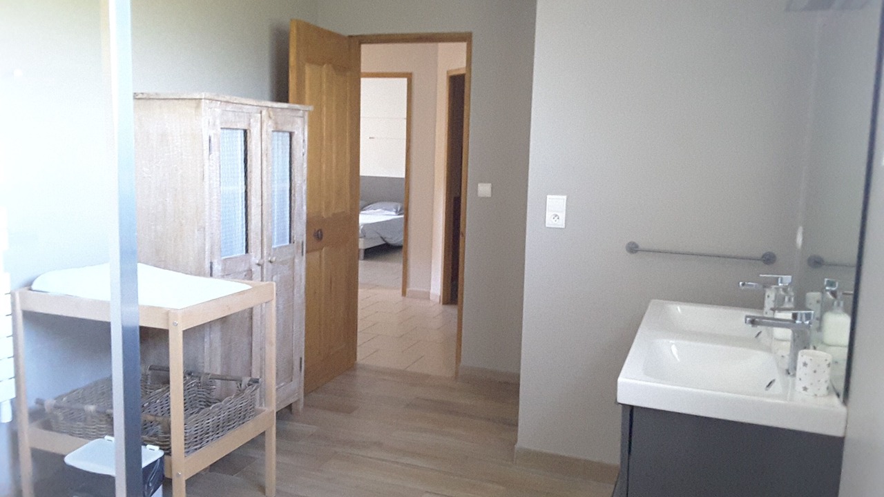Photo of Bathroom in Sainte-Cecile-les-Vignes