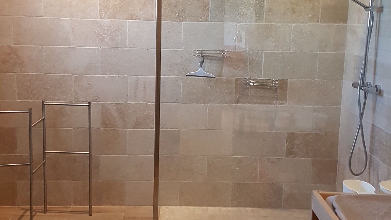 Photo of Bathroom in Sainte-Cecile-les-Vignes