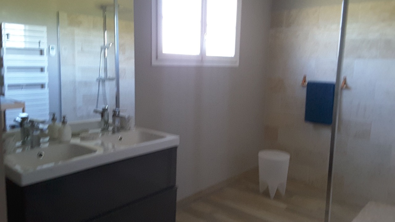 Photo of Bathroom in Sainte-Cecile-les-Vignes
