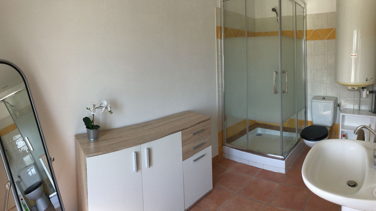 Photo of Bathroom in Bedarrides