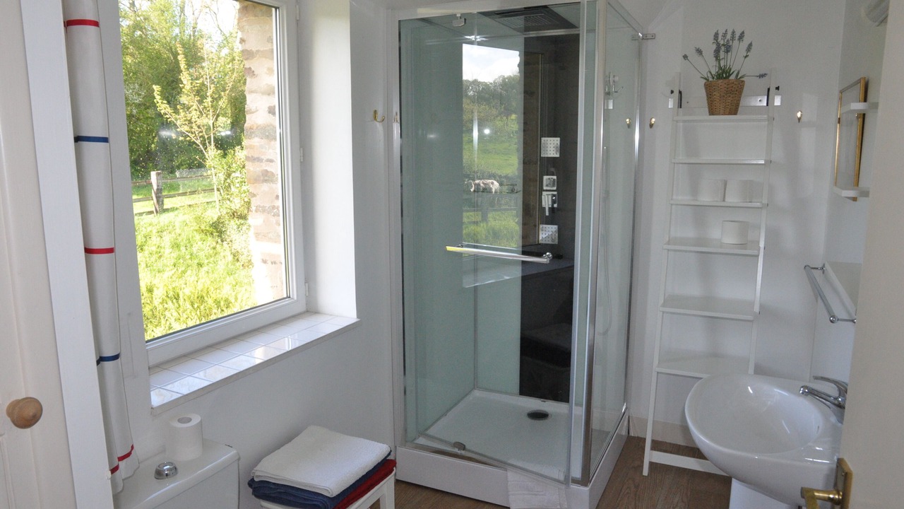 Photo of Bathroom in Tournay-sur-Odon