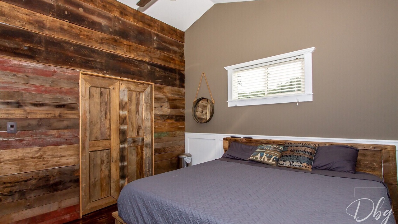 Photo of Bedroom in Channel Lake