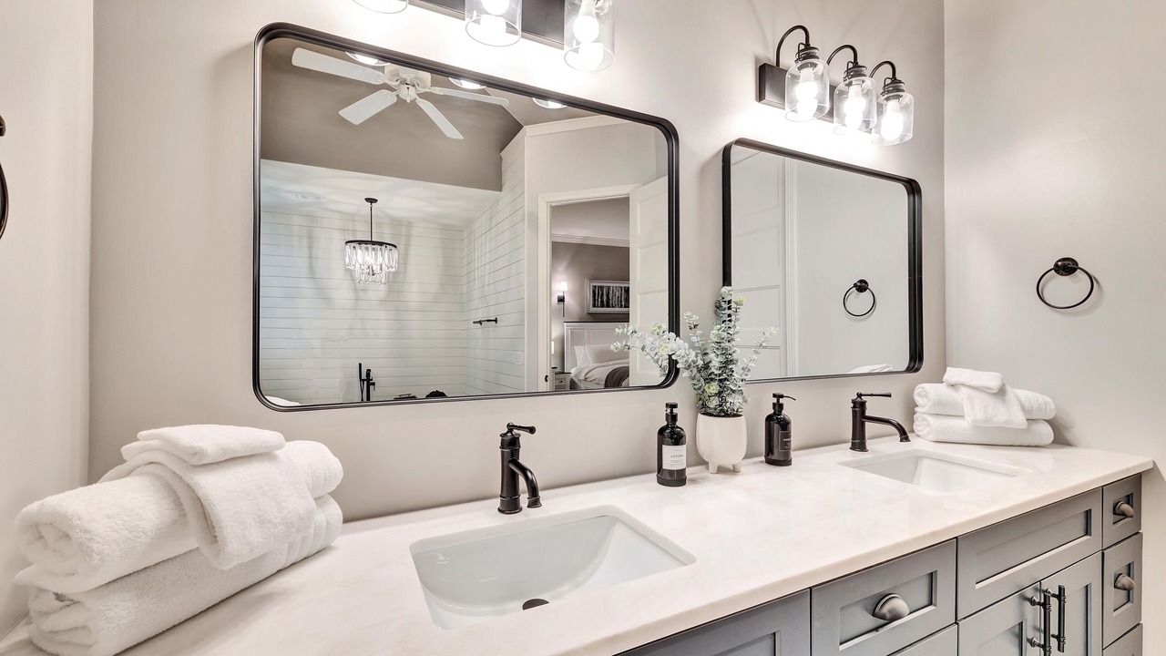 Photo of Bathroom in Lago Vista