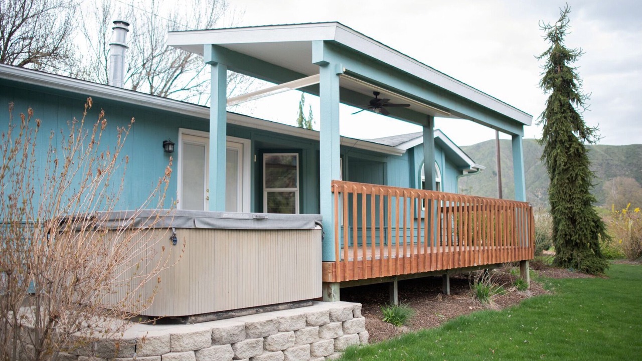 Photo of Others in Monitor