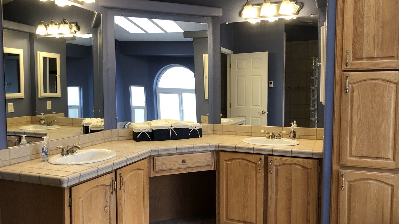 Photo of Others in Monitor