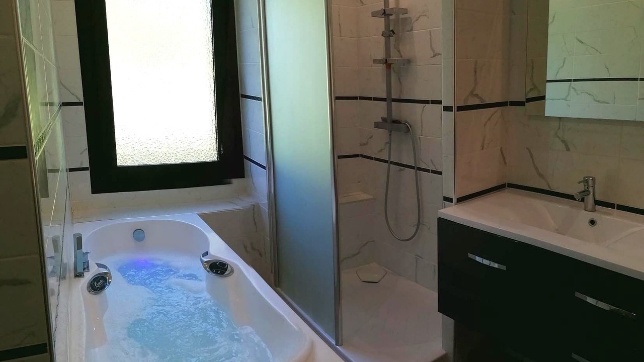 Photo of Bathroom in Neuville-au-Bois