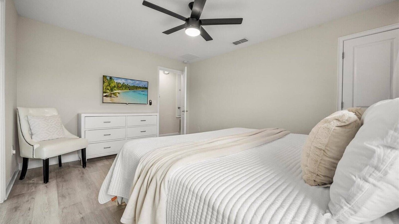 Photo of Bedroom in Bay Lake