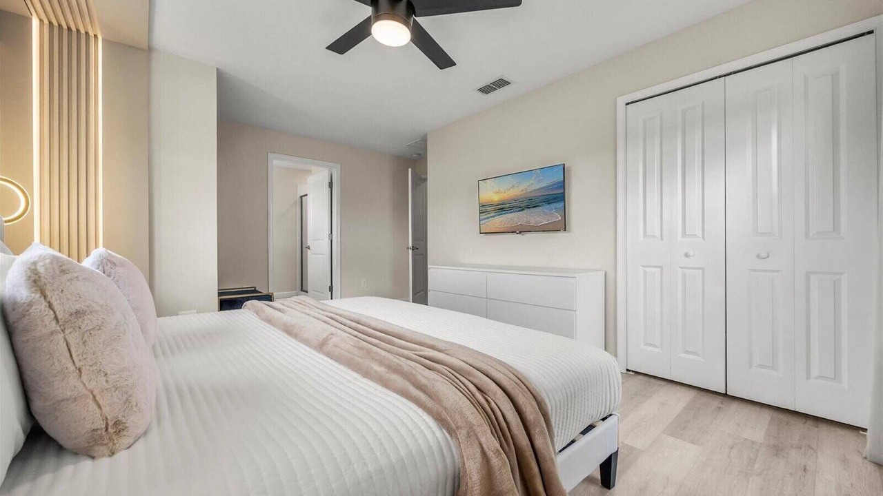 Photo of Bedroom in Bay Lake