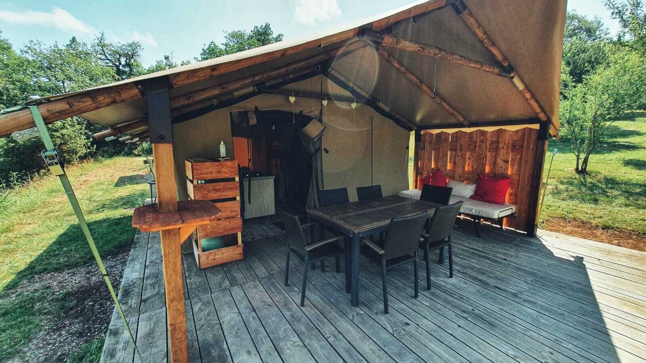 Photo of Outdoor in Engravies