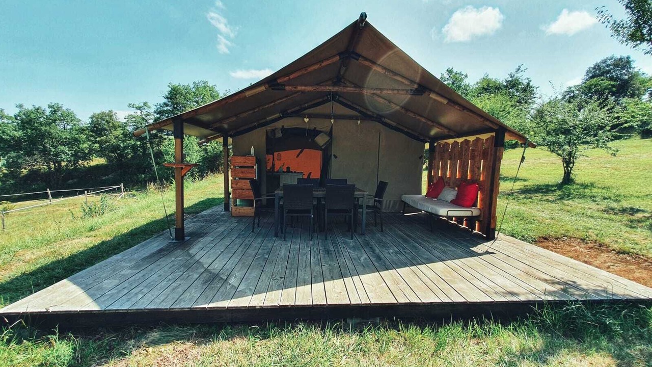 Photo of Outdoor in Engravies