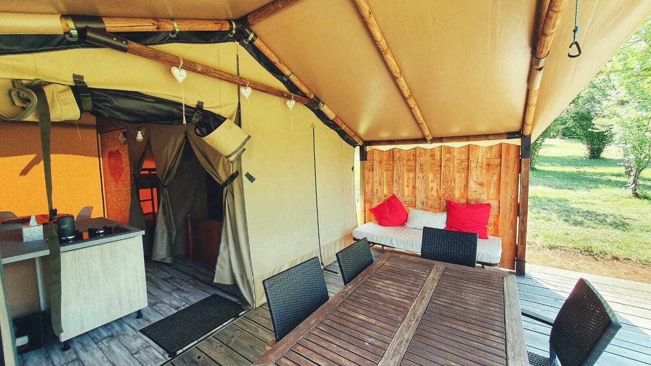 Photo of Outdoor in Engravies