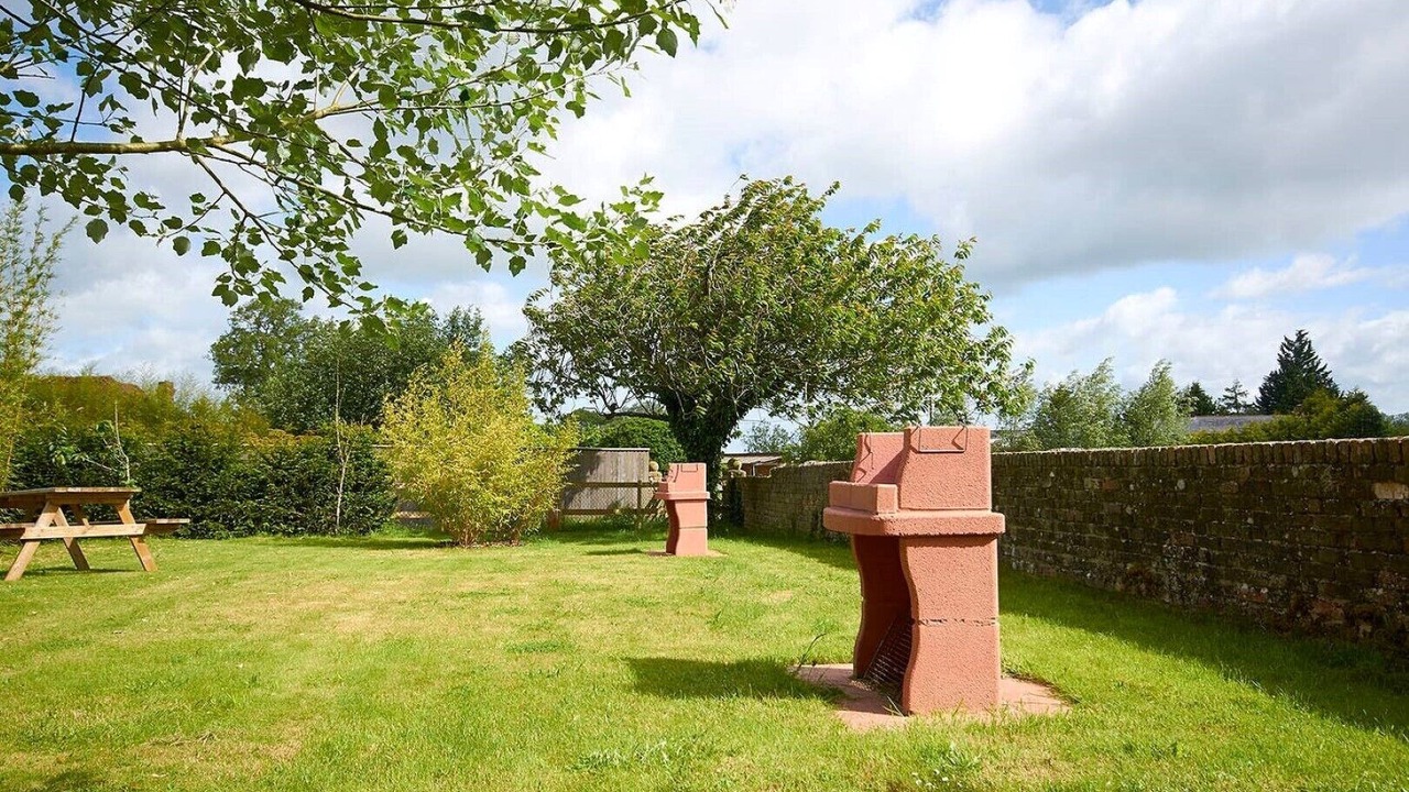 Photo of Outdoor in Stuckton