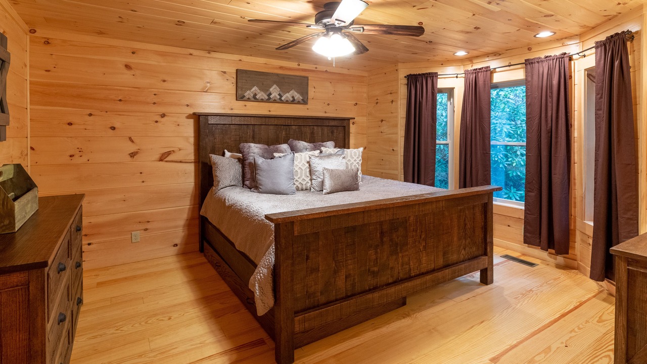 Photo of Bedroom in Tuckasegee