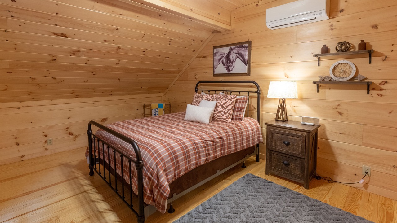 Photo of Bedroom in Tuckasegee