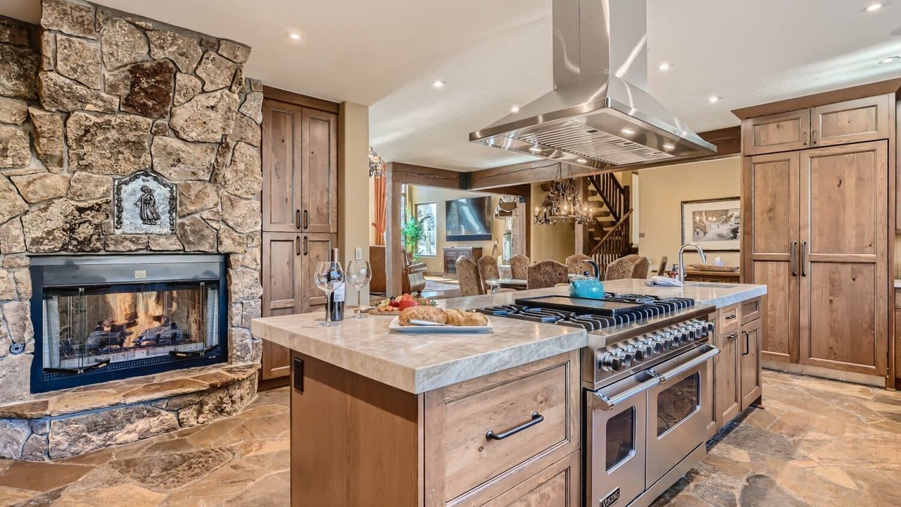 Photo of Livingroom in Peak 8