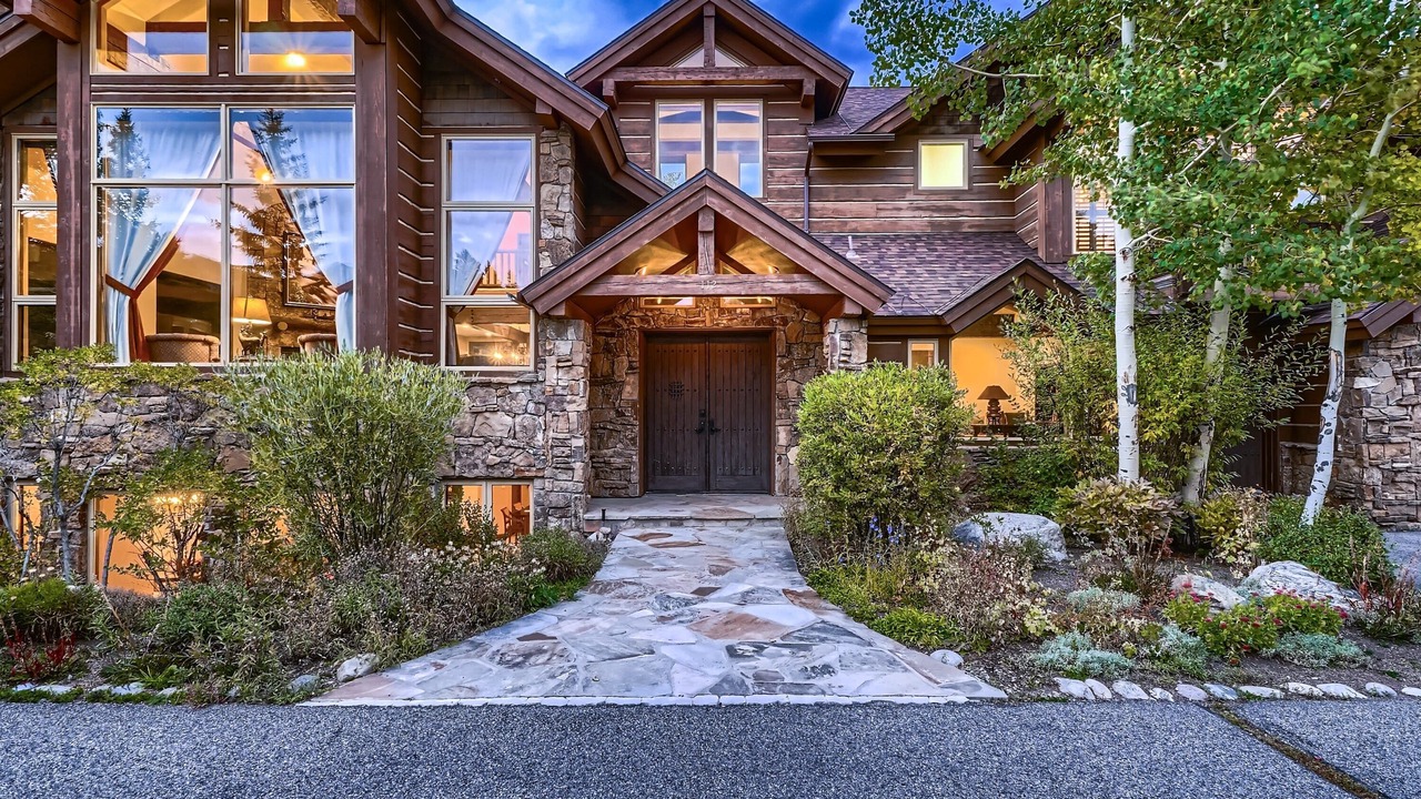 Photo of Outdoor in Peak 8