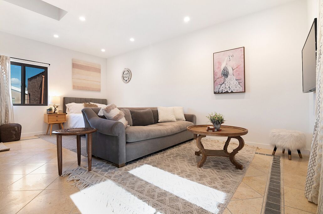 Photo of Livingroom in Pico - Robertson