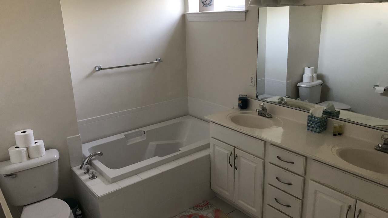 Photo of Bathroom in Willoughby Spit