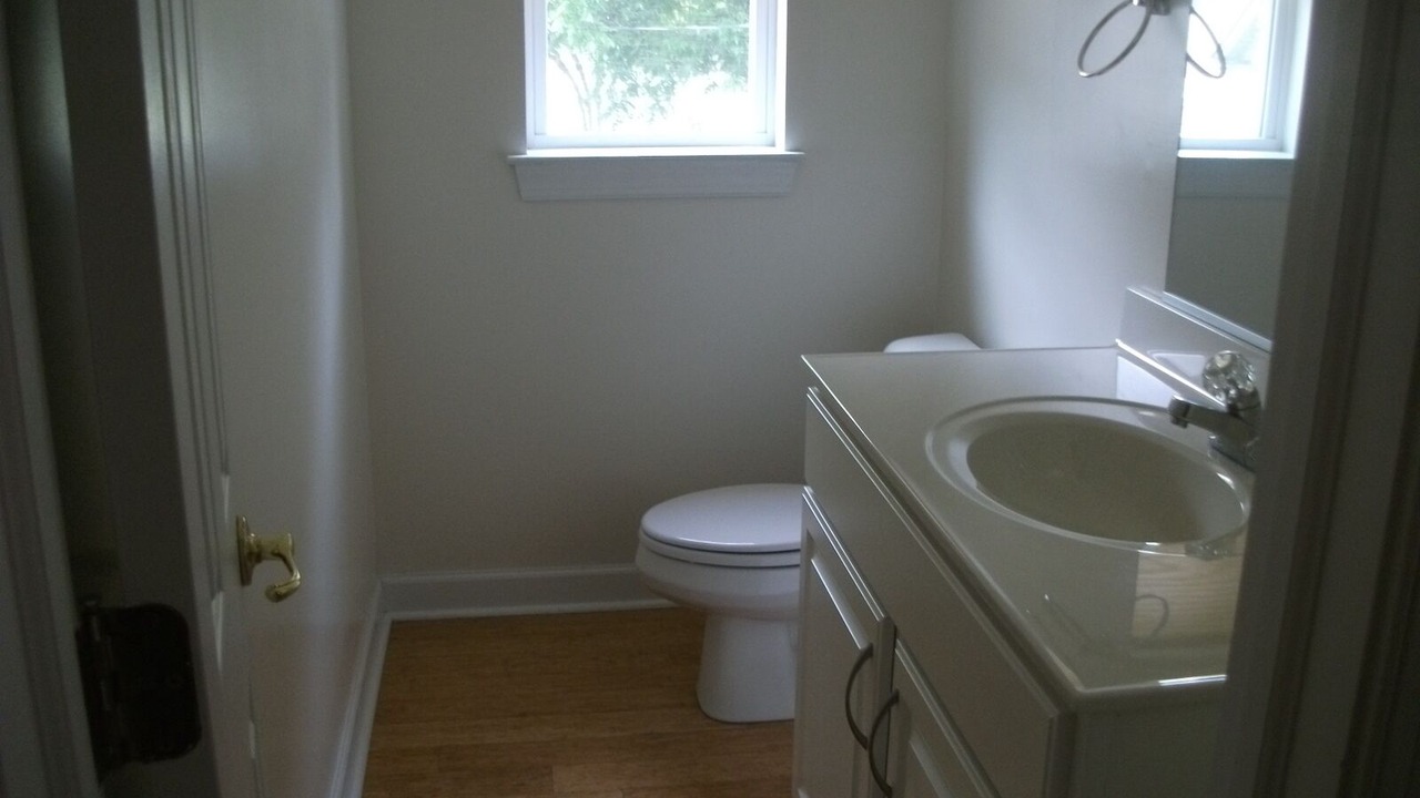 Photo of Bathroom in Willoughby Spit