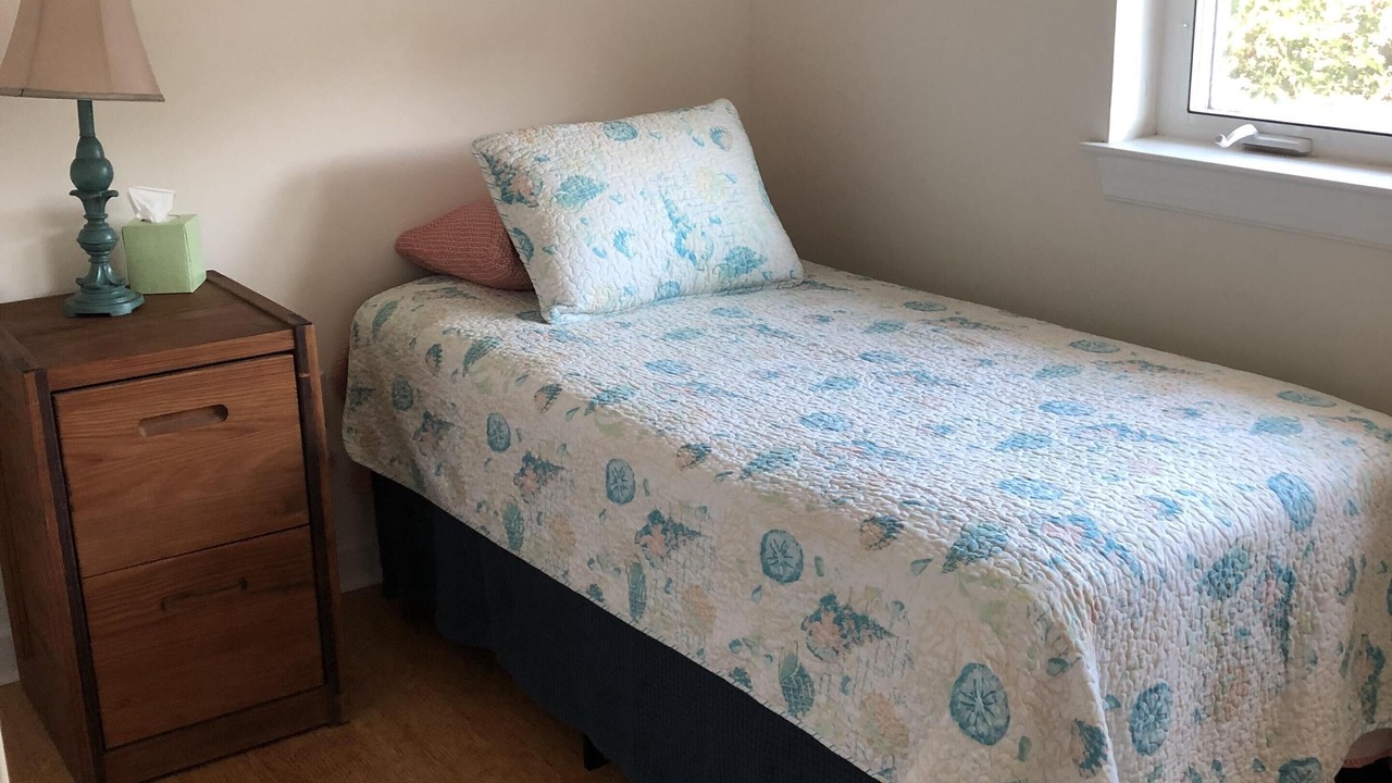 Photo of Bedroom in Willoughby Spit
