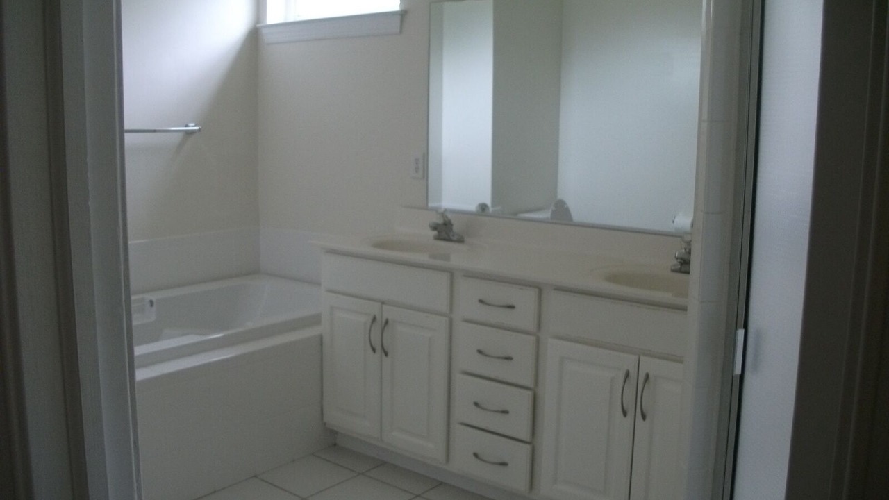 Photo of Bathroom in Willoughby Spit