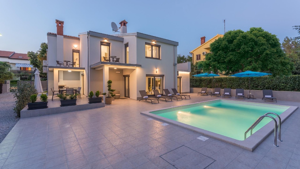 Photo of Outdoor in Spadici