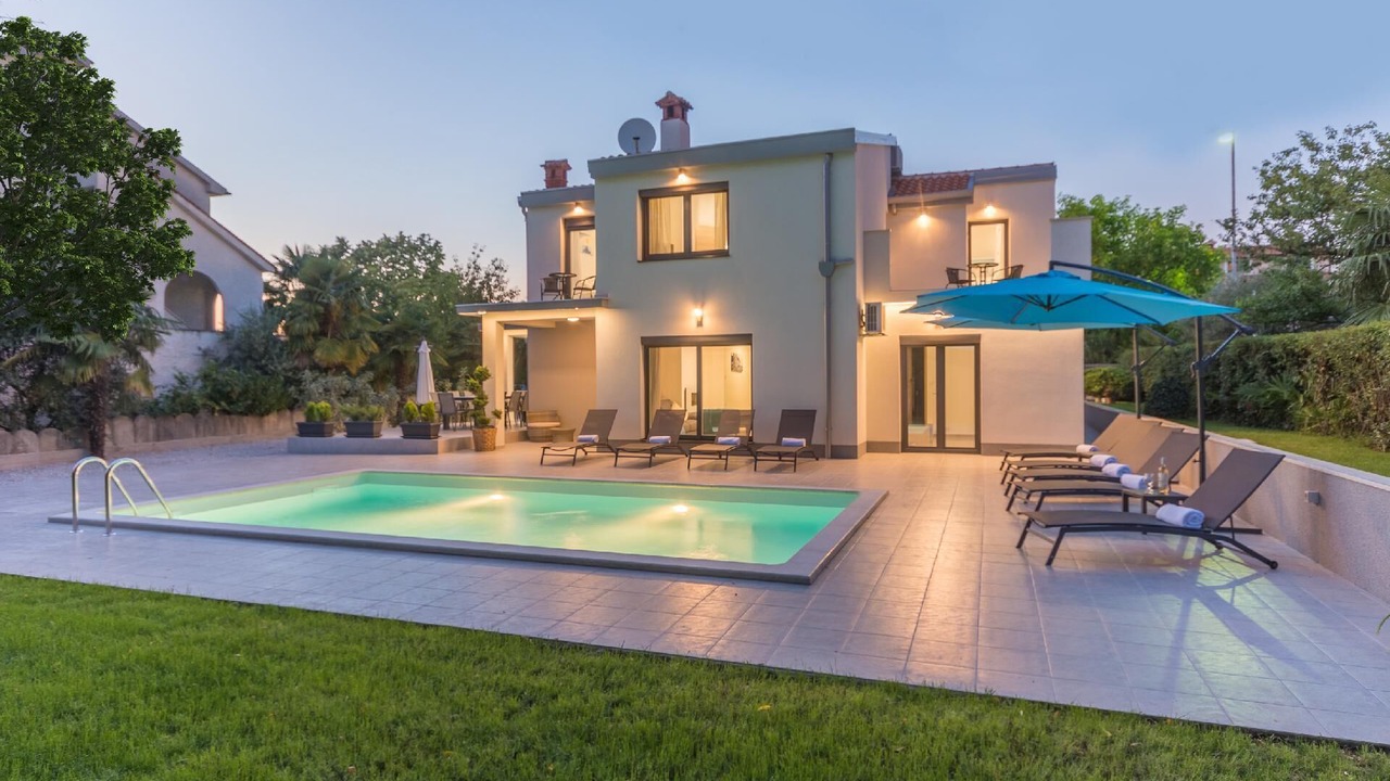 Photo of Outdoor in Spadici