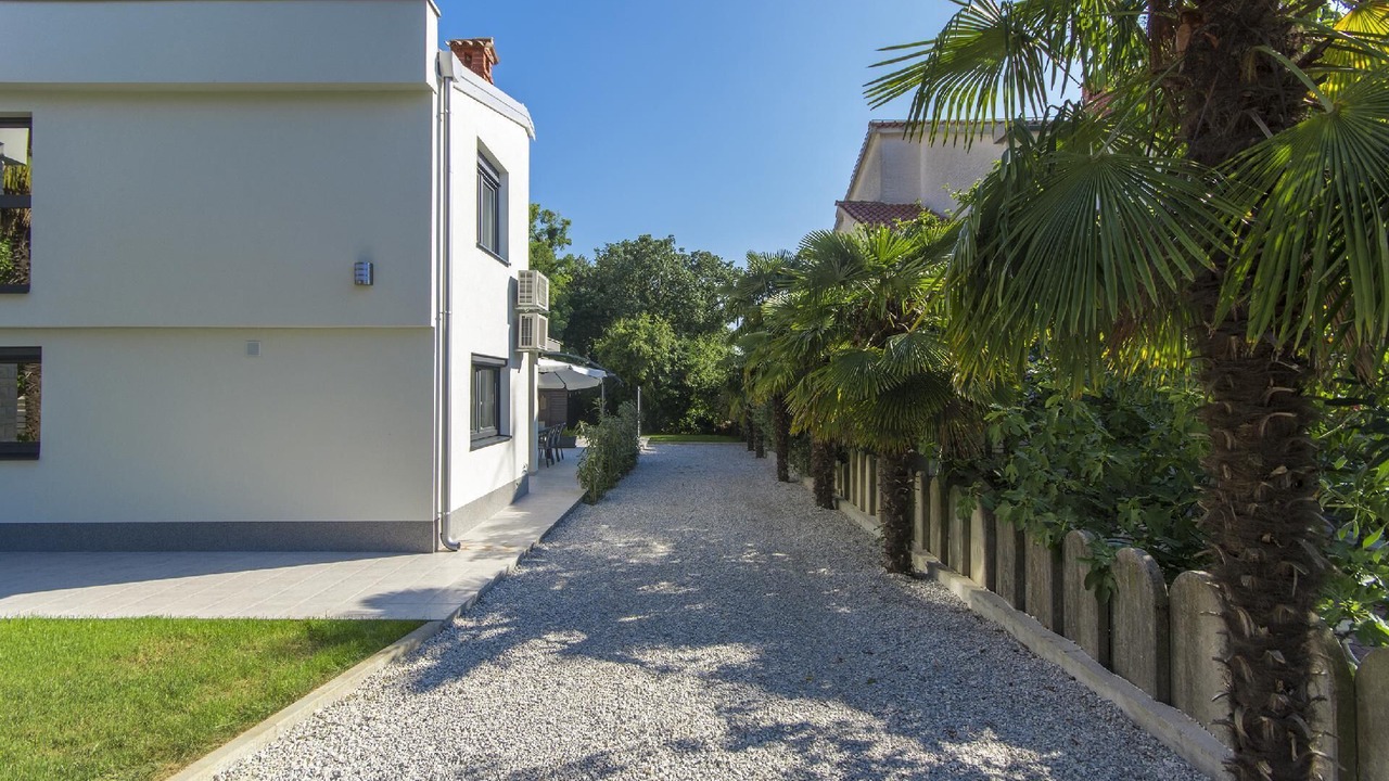 Photo of Outdoor in Spadici