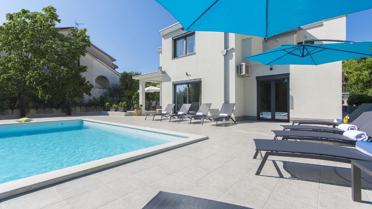 Photo of Outdoor in Spadici